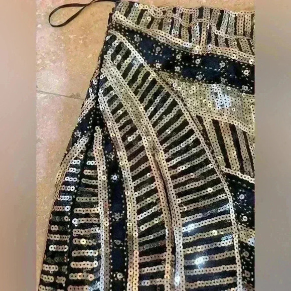 Haute Rose sequined mini skirt. NWT Size Large. - Picture 4 of 5
